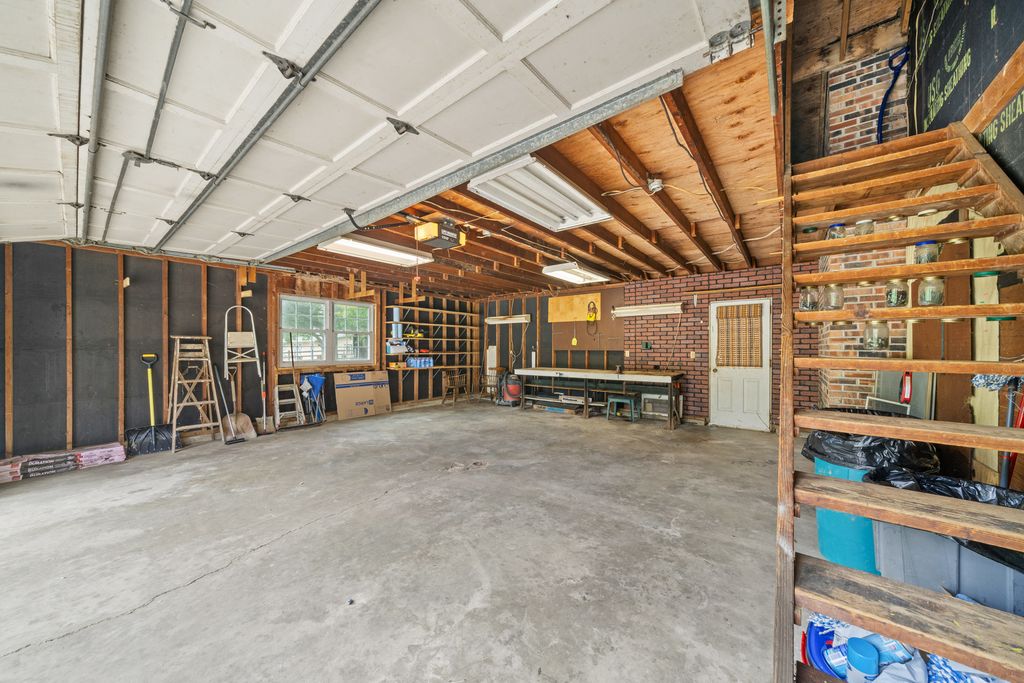 Image 34 of property listing at 1977 County Line Road, Sandwich, IL 60548