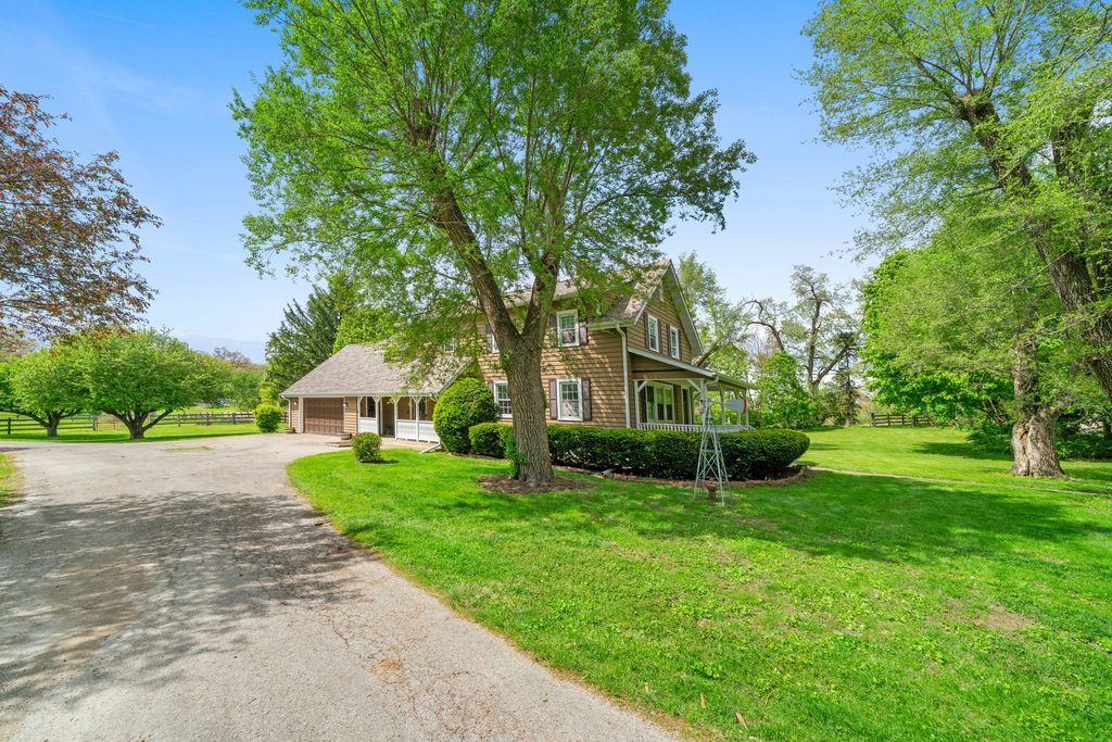 Image 44 of property listing at 1977 County Line Road, Sandwich, IL 60548