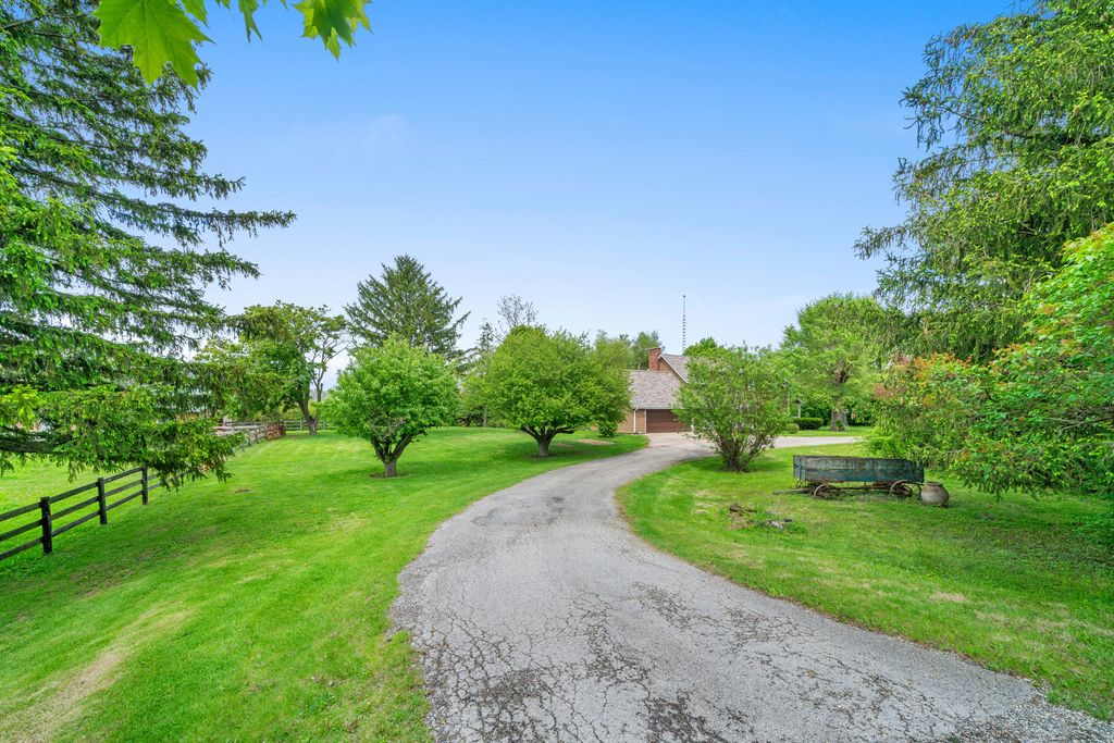 Image 46 of property listing at 1977 County Line Road, Sandwich, IL 60548