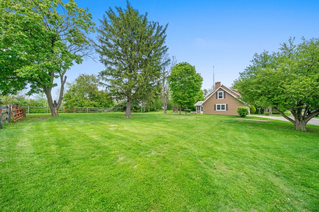 Image 48 of property listing at 1977 County Line Road, Sandwich, IL 60548