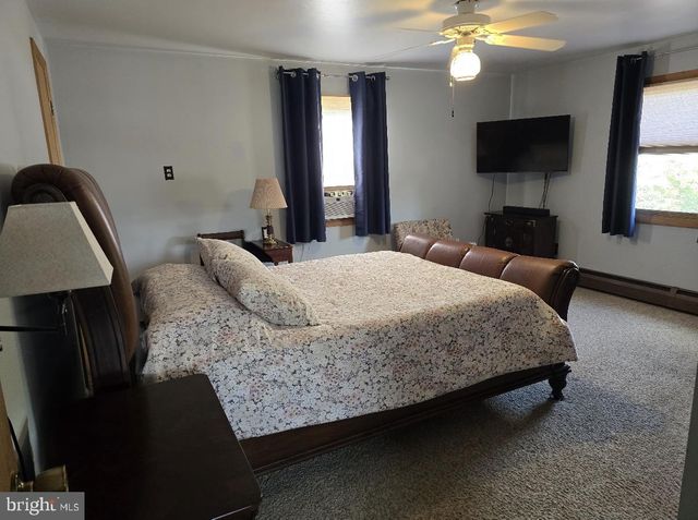 169 CRABTREE DR, Levittown, PA 19055