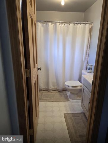 169 CRABTREE DR, Levittown, PA 19055