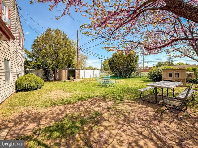 169 CRABTREE DR, Levittown, PA 19055