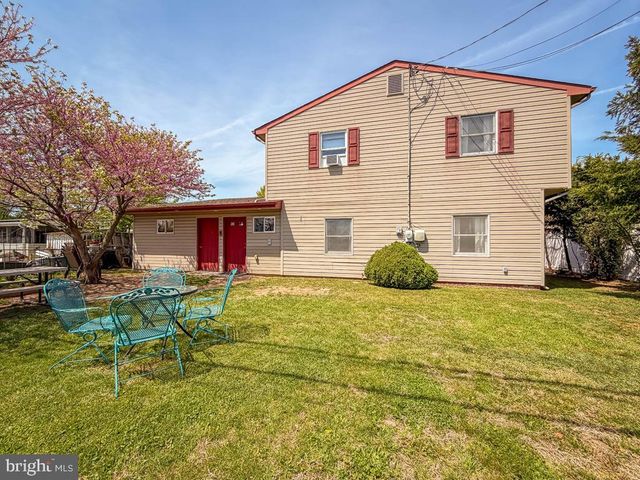 169 CRABTREE DR, Levittown, PA 19055