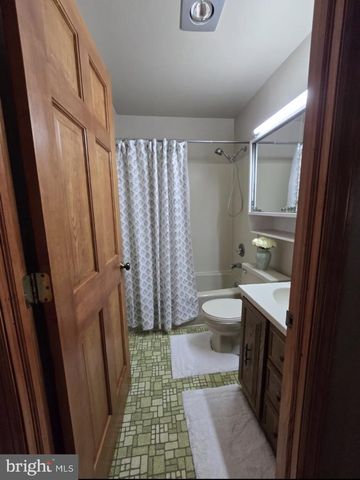169 CRABTREE DR, Levittown, PA 19055
