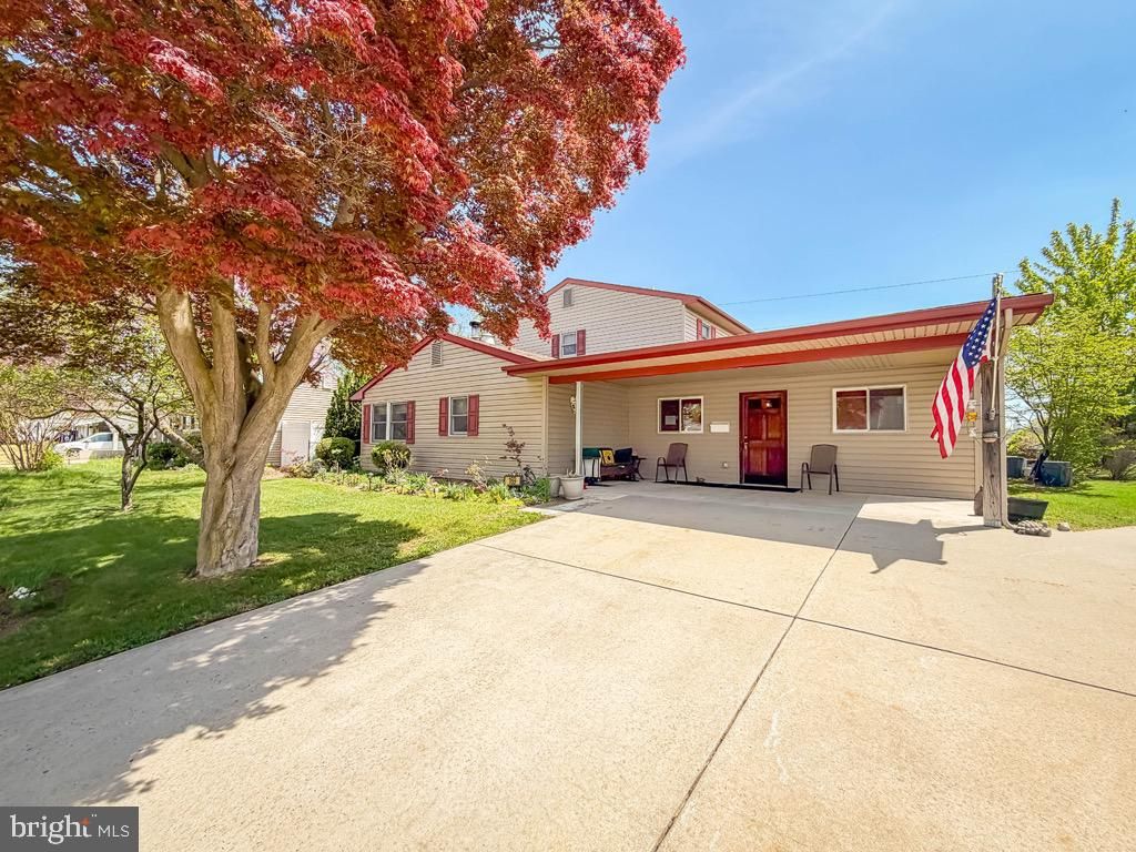 169 CRABTREE DR, Levittown, PA 19055