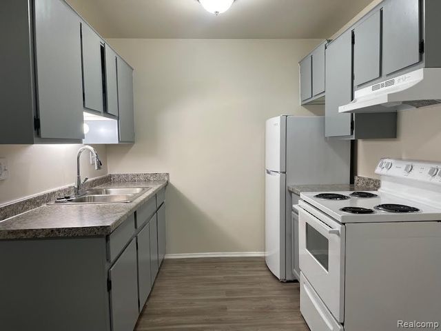 19250 Wick Road 216, Allen Park, MI 48101