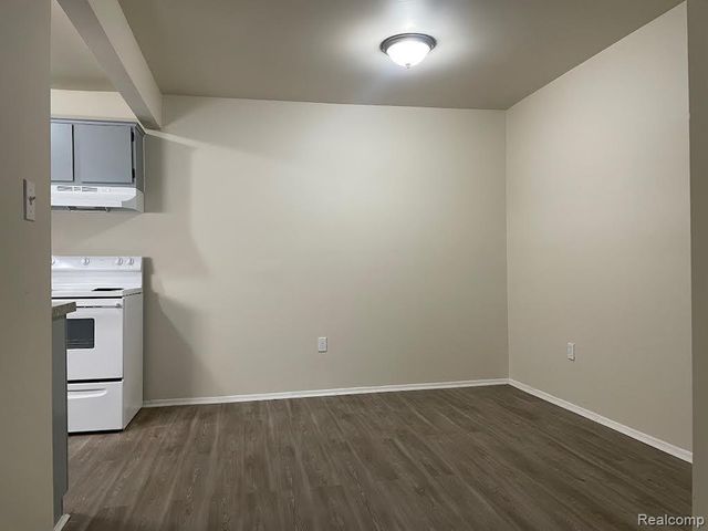 19250 Wick Road 216, Allen Park, MI 48101