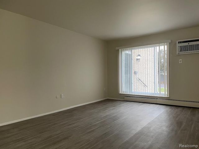 19250 Wick Road 216, Allen Park, MI 48101