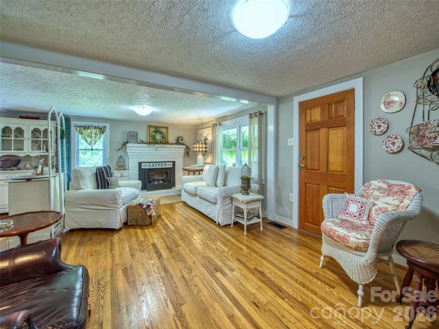 9 Whitted Road, Canton, NC 28716