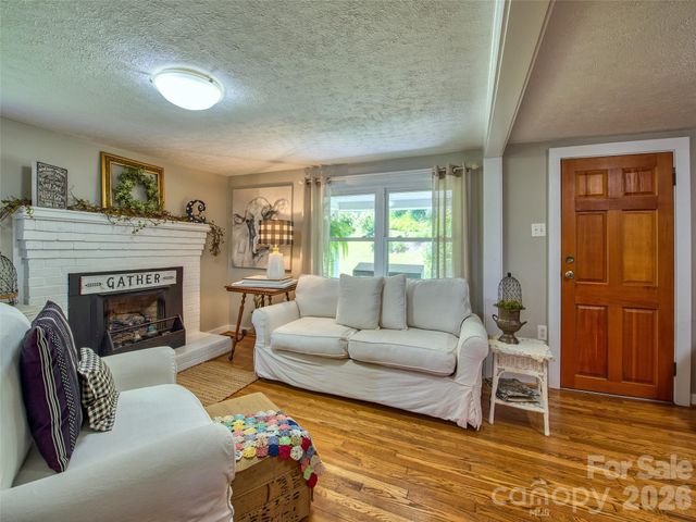 9 Whitted Road, Canton, NC 28716