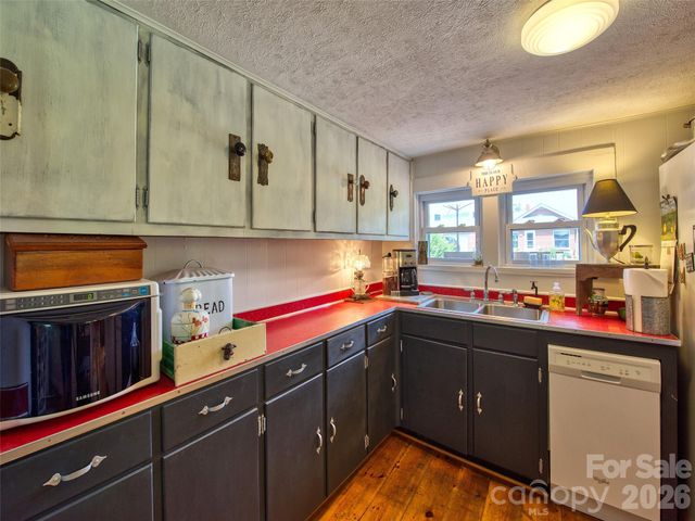 9 Whitted Road, Canton, NC 28716