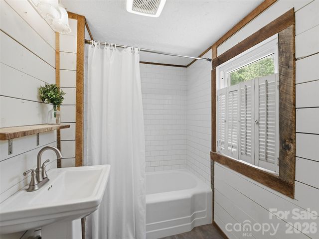 9 Whitted Road, Canton, NC 28716
