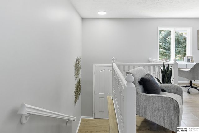 910 Joseph Drive, Papillion, NE 68046
