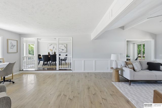 910 Joseph Drive, Papillion, NE 68046