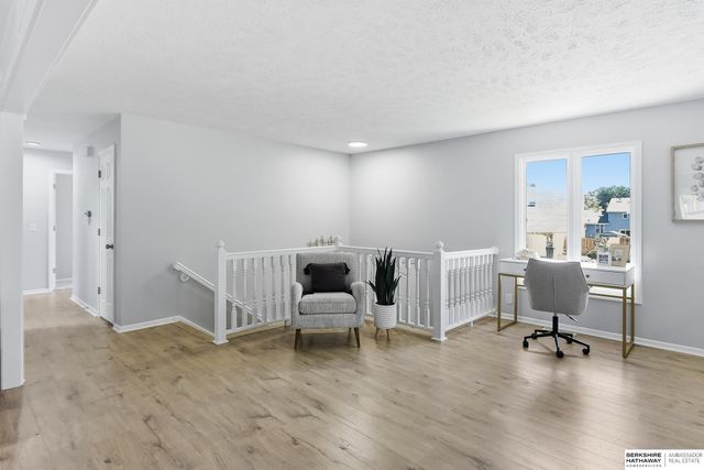 910 Joseph Drive, Papillion, NE 68046