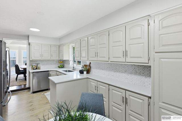 910 Joseph Drive, Papillion, NE 68046