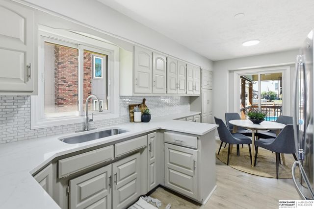 910 Joseph Drive, Papillion, NE 68046