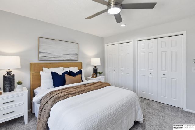 910 Joseph Drive, Papillion, NE 68046