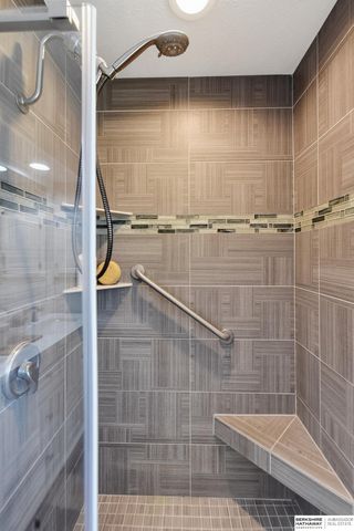 910 Joseph Drive, Papillion, NE 68046