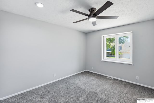 910 Joseph Drive, Papillion, NE 68046