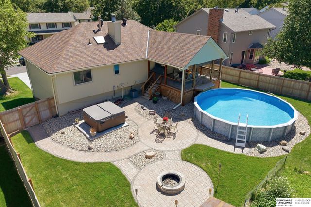 910 Joseph Drive, Papillion, NE 68046