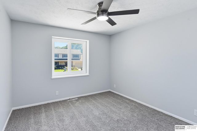 910 Joseph Drive, Papillion, NE 68046