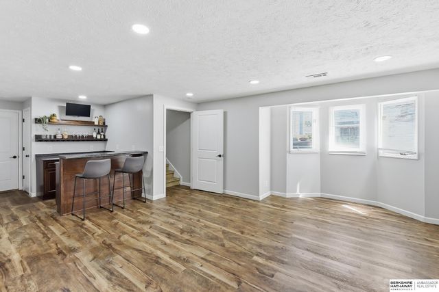 910 Joseph Drive, Papillion, NE 68046