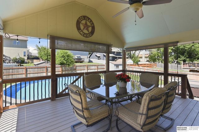910 Joseph Drive, Papillion, NE 68046