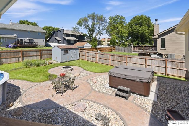 910 Joseph Drive, Papillion, NE 68046