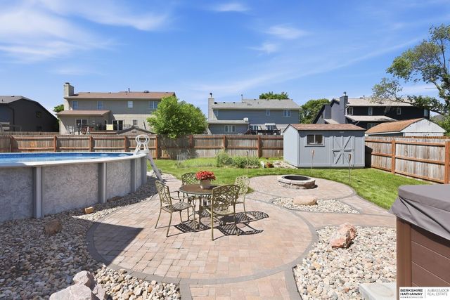 910 Joseph Drive, Papillion, NE 68046