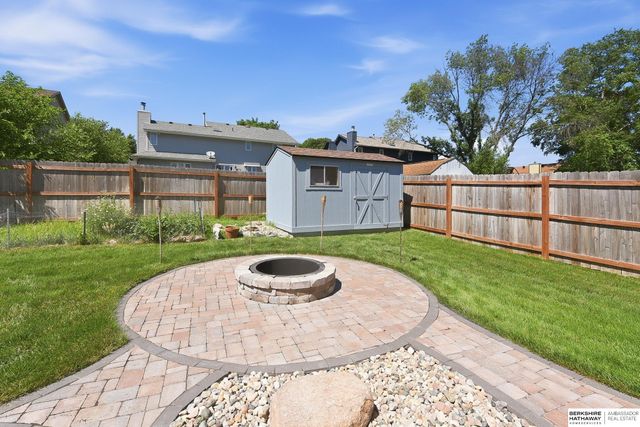 910 Joseph Drive, Papillion, NE 68046