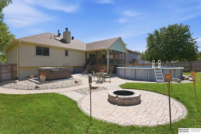 910 Joseph Drive, Papillion, NE 68046