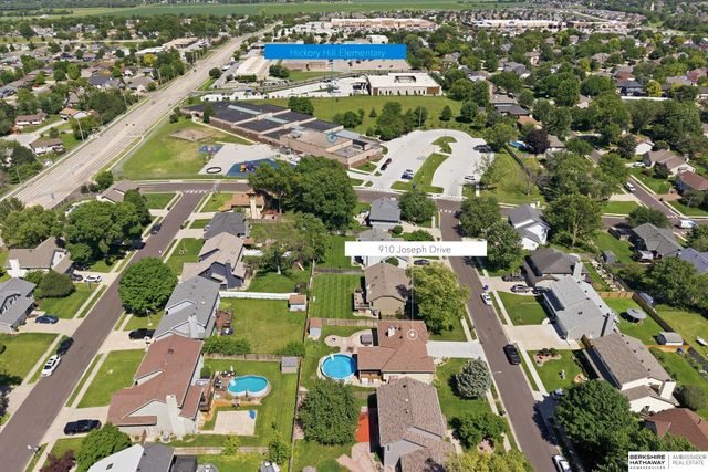 910 Joseph Drive, Papillion, NE 68046