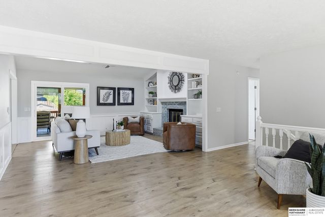 910 Joseph Drive, Papillion, NE 68046
