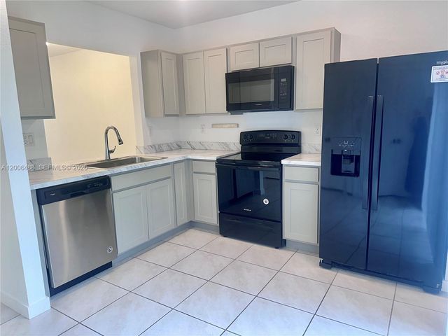 540 NE 5th Ln, Florida City, FL 33034