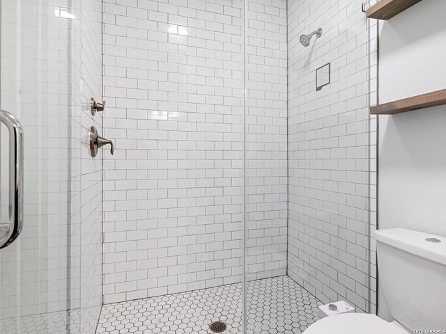 1114 N OLIVE ST, San Antonio, TX 78202