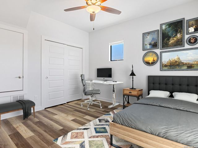 1114 N OLIVE ST, San Antonio, TX 78202