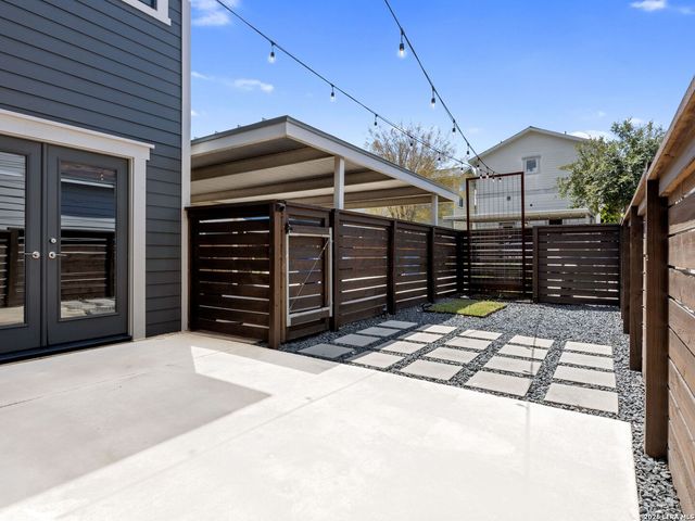 1114 N OLIVE ST, San Antonio, TX 78202