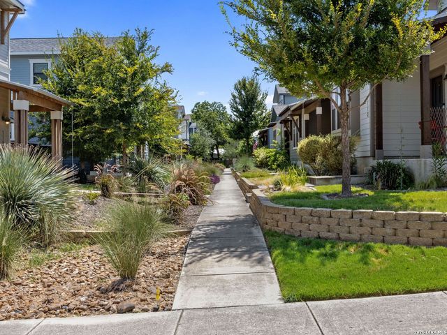 1114 N OLIVE ST, San Antonio, TX 78202