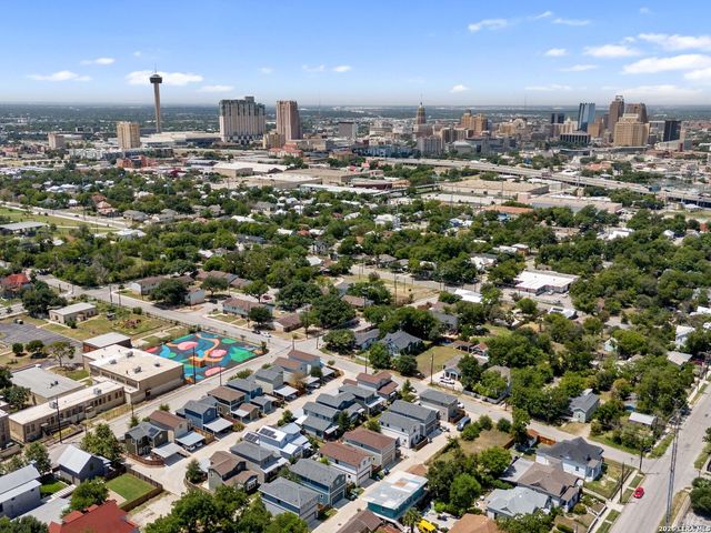1114 N OLIVE ST, San Antonio, TX 78202