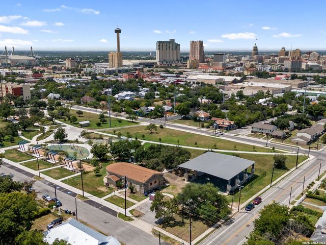 1114 N OLIVE ST, San Antonio, TX 78202