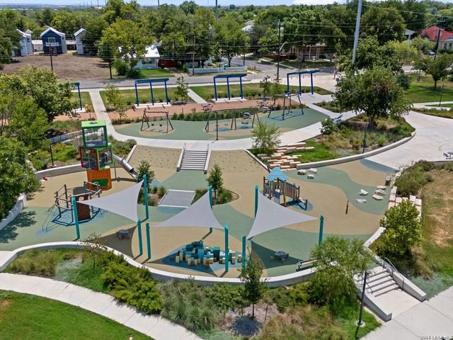 1114 N OLIVE ST, San Antonio, TX 78202