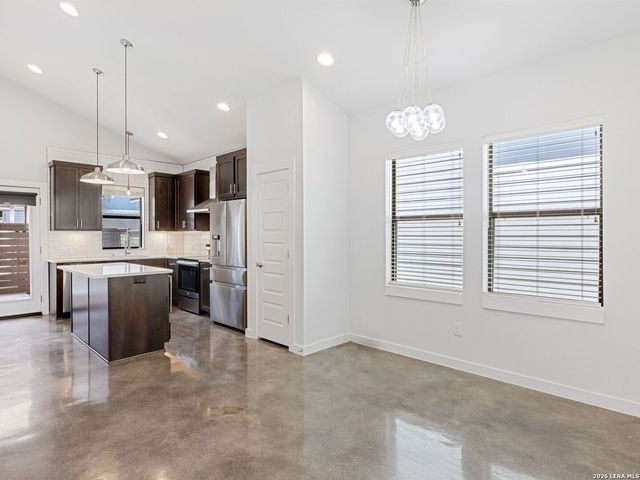 1114 N OLIVE ST, San Antonio, TX 78202