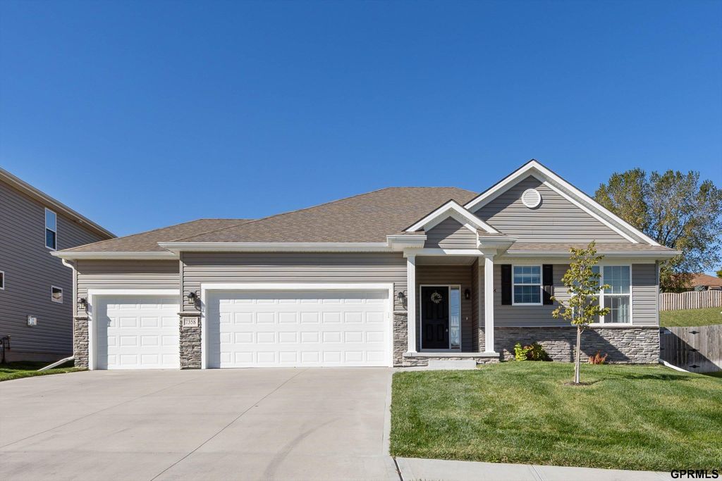 7358 S 185 Street, Omaha, NE 68136