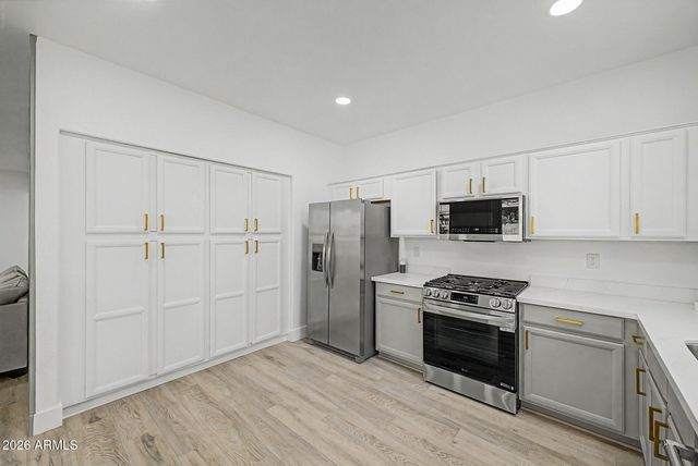 5776 W ALICE Avenue, Glendale, AZ 85302