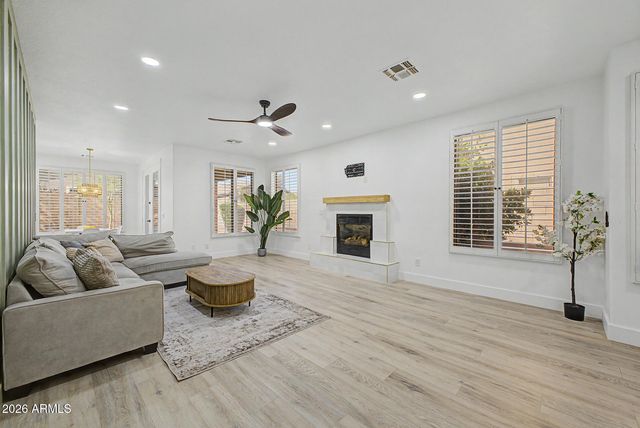 5776 W ALICE Avenue, Glendale, AZ 85302