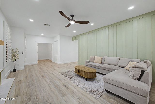 5776 W ALICE Avenue, Glendale, AZ 85302