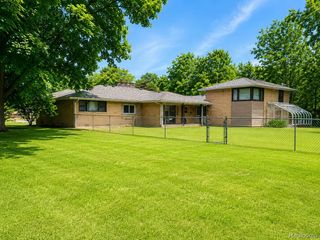 1690 N Center Road, Saginaw Charter Township, MI 48638