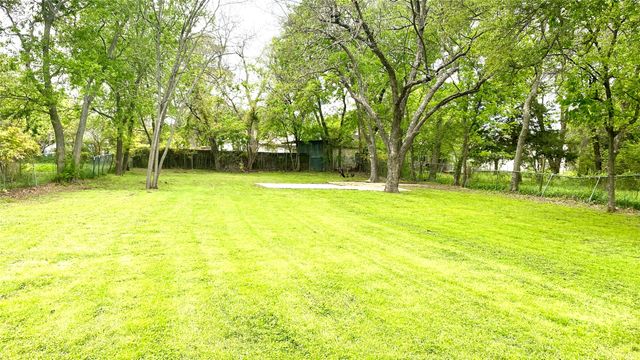 915 N Virginia Street, Terrell, TX 75160